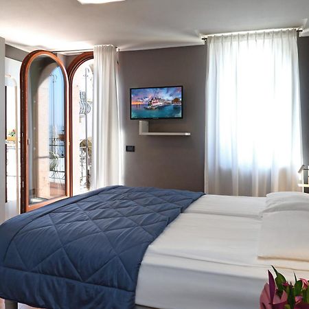 Albergo All'Ancora Garda  Kültér fotó