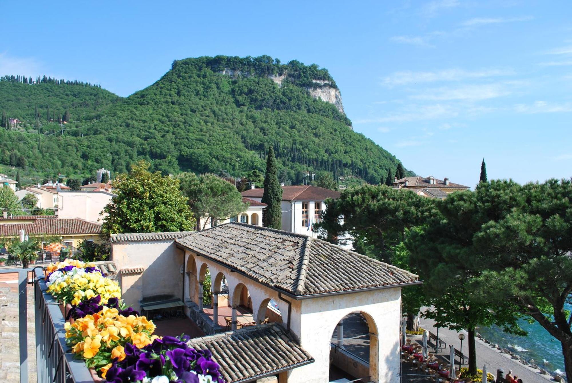 Albergo All'Ancora Garda  Kültér fotó