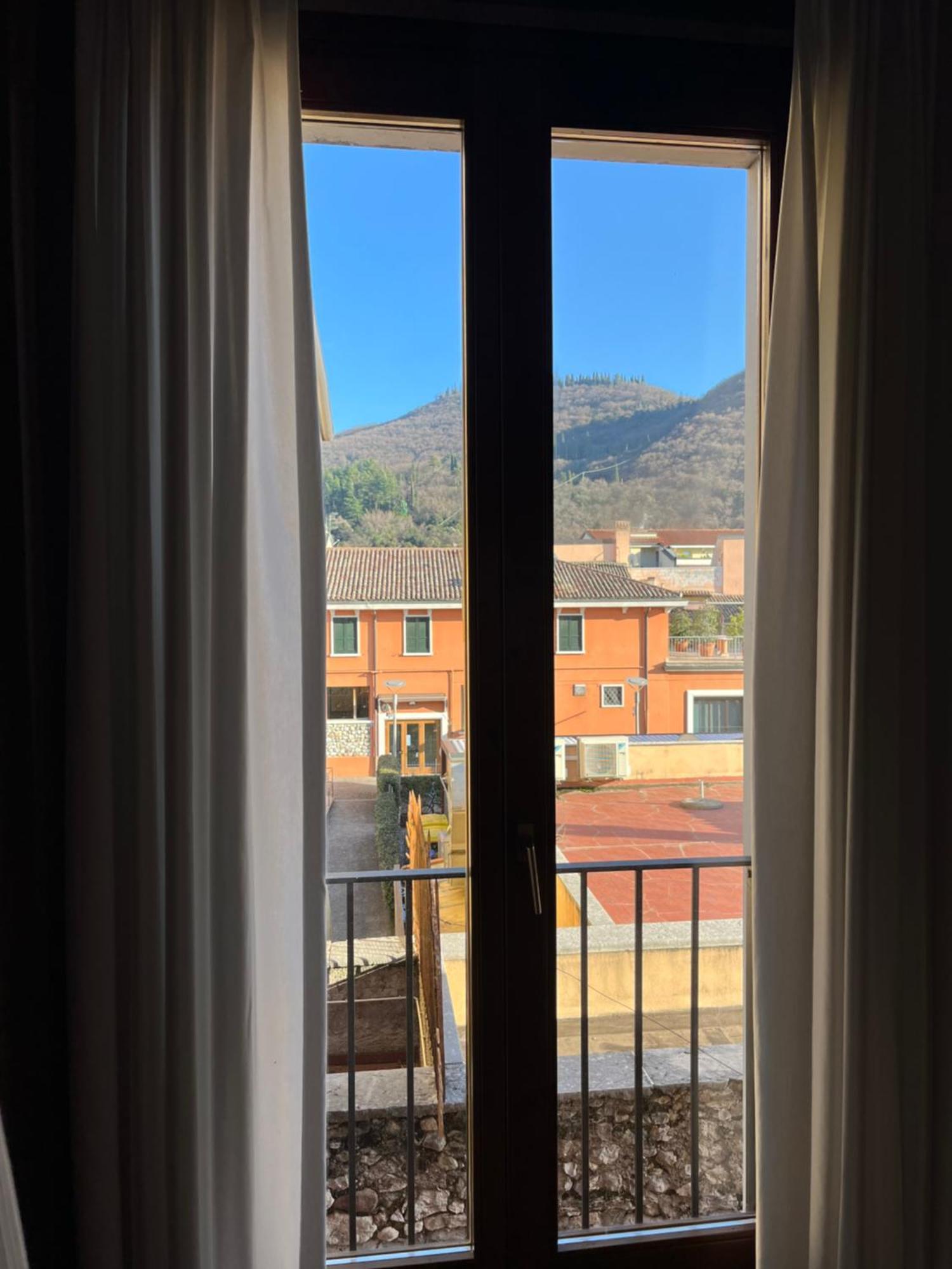 Albergo All'Ancora Garda  Kültér fotó