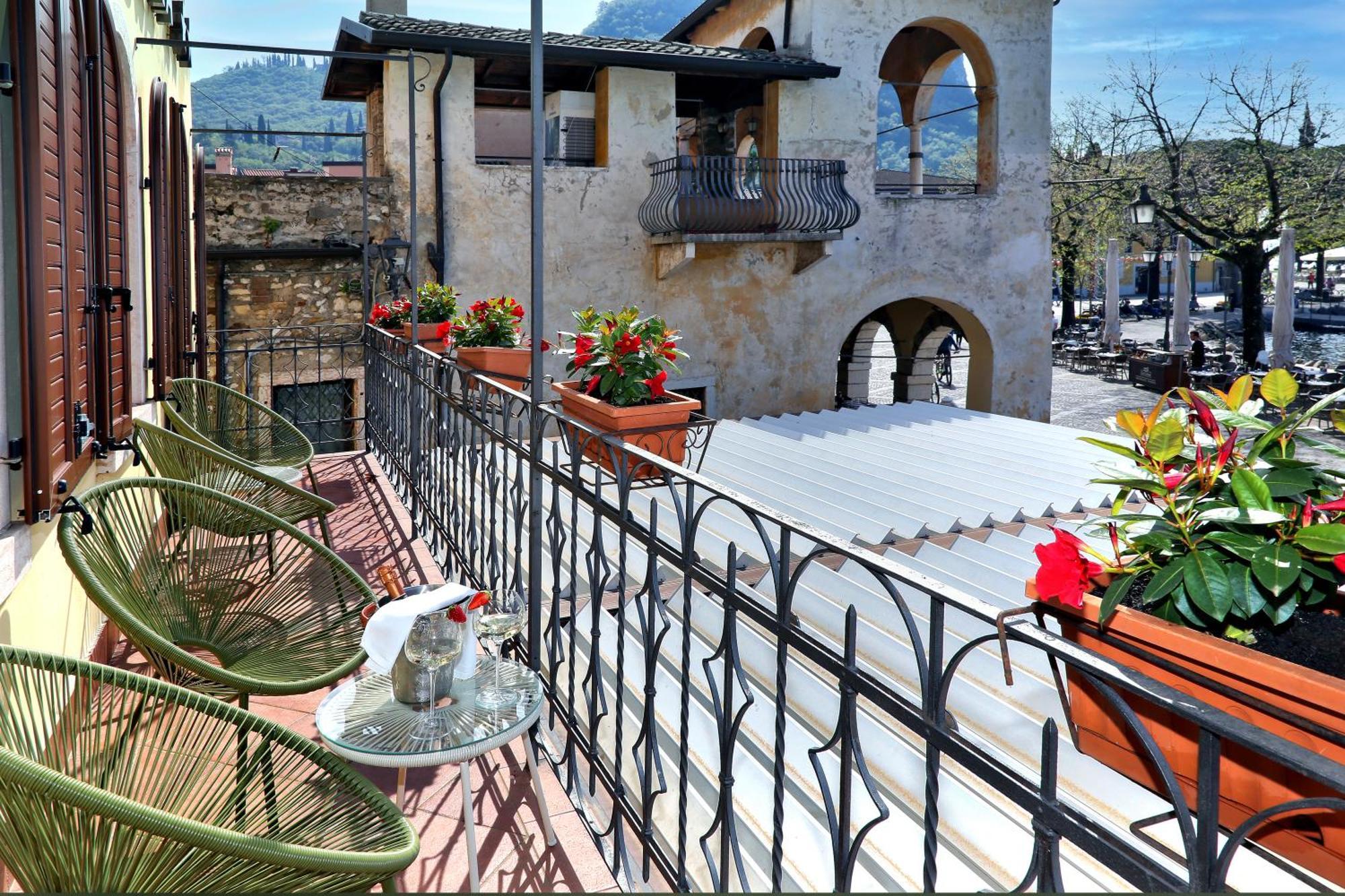 Albergo All'Ancora Garda  Kültér fotó