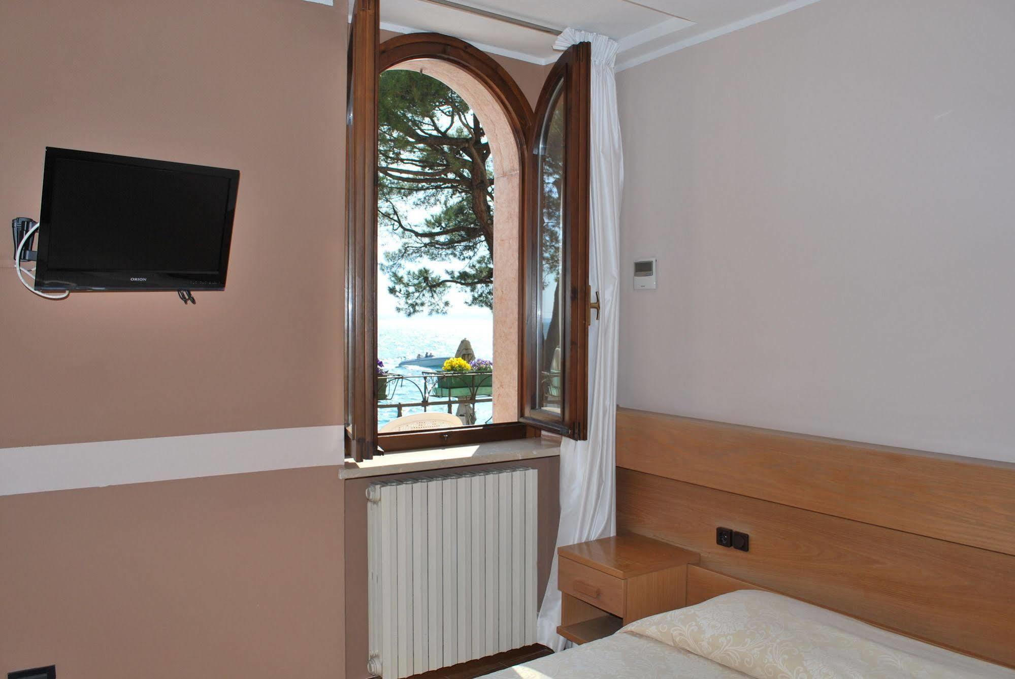 Albergo All'Ancora Garda  Kültér fotó